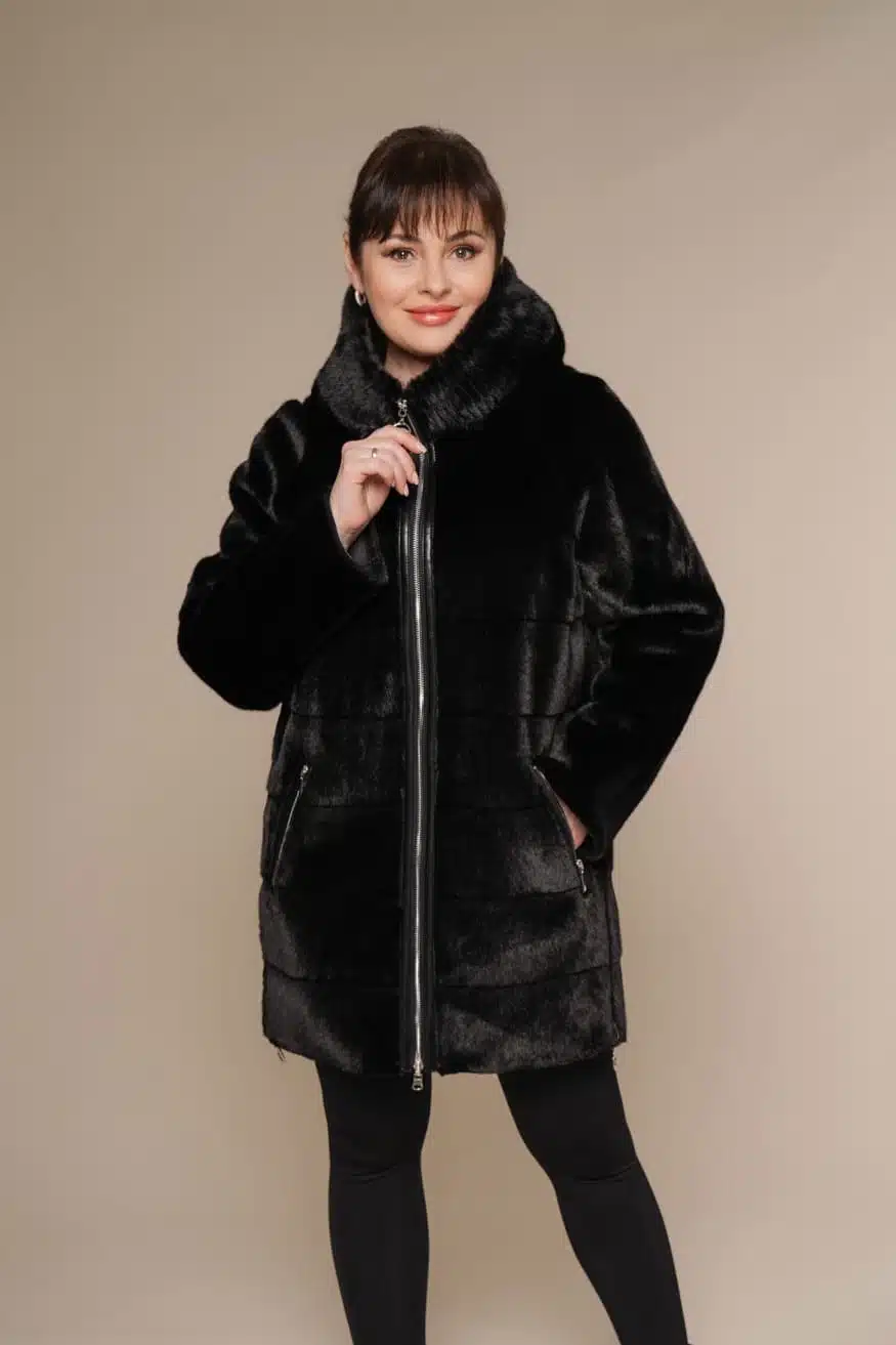 Art 5122 | schwarze zweiseitige Winterjacke aus Kunstleder und Kunstfell in 38, 42, 48, 50. DE-GR