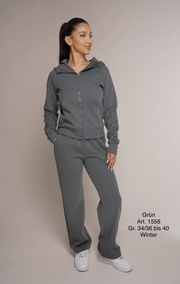 Winter 1558 | Freizeitanzug | Baumwolle | grün | tailliert | gerade Hose | Größen S, M,  L