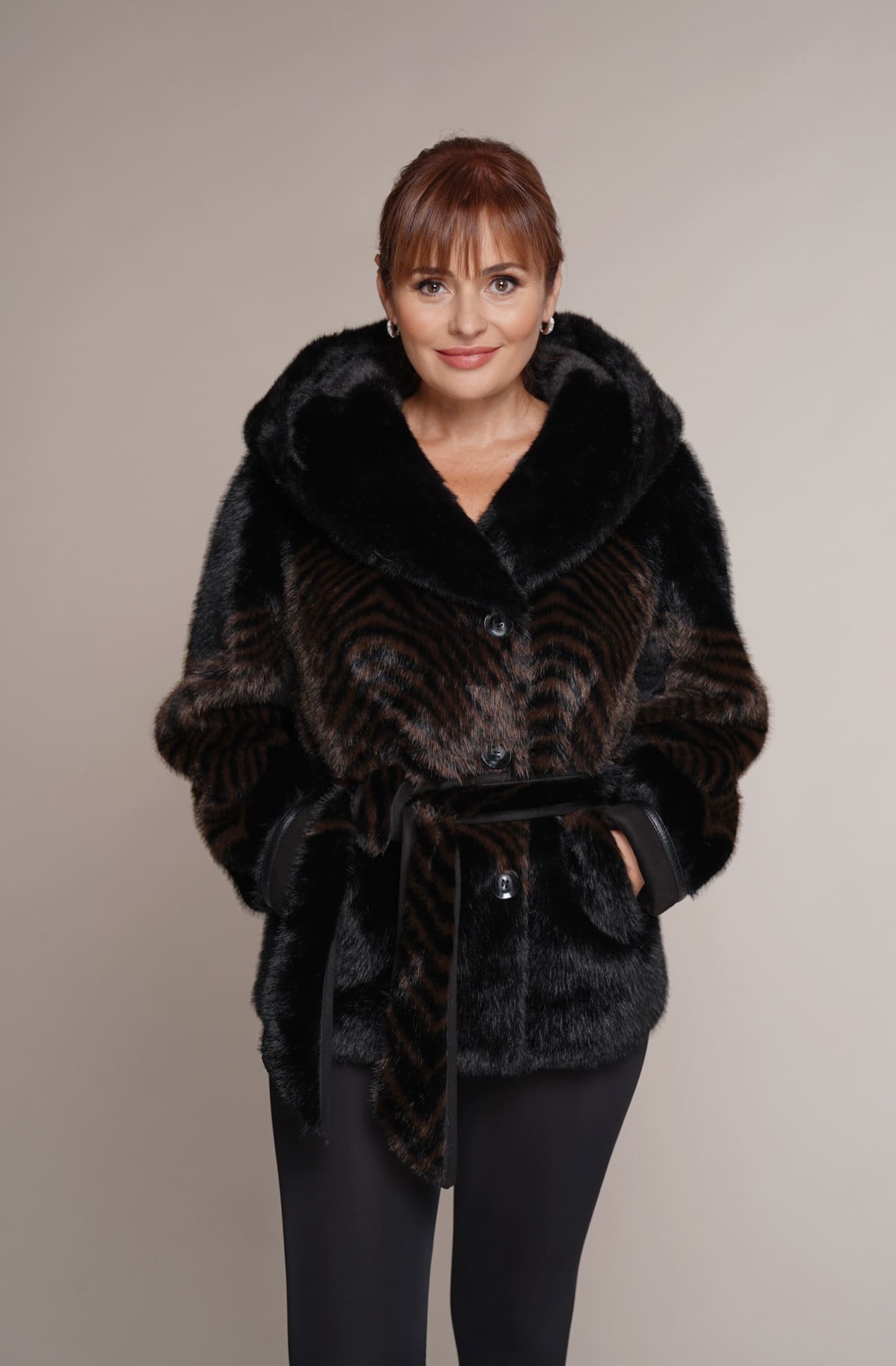 Art 3249 | Pelzjacke | Schaffelljacke | KURZ | zweiseitig | Kunstleder | Kunstpelz | Winter | NERZ | 42. und 44. DE-GR