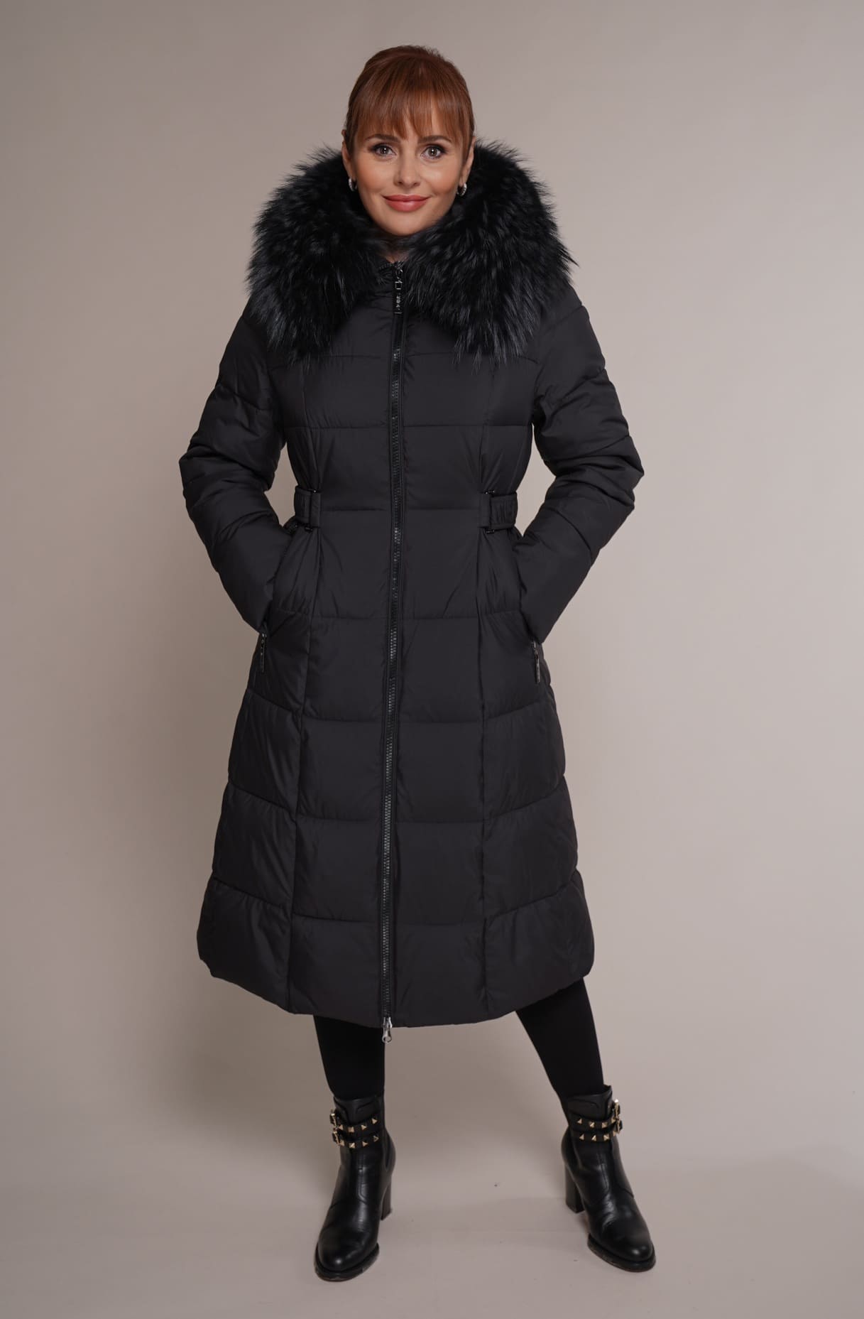 Art 6020 | Wintermantel | schwarz | Waschbär Krägen | Kapuze | tailliert | LANG | 38. und 40. DE-GR