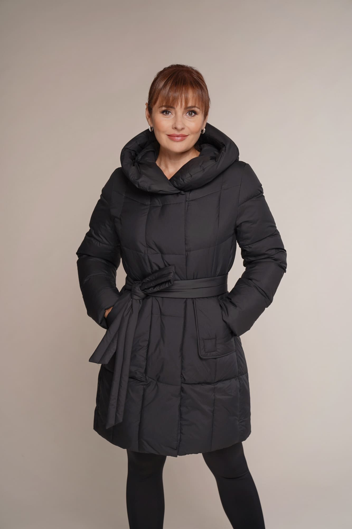 Art 7036 | Wintermantel | Damen | schwarz | mittellang | Winter | Kapuze | 36, 42, 44. DE-GR