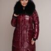 Art 920 | Wintermantel | weinrot | tailliert | glänzender | schwarzer Kragen | Waschbär | 40. DE-GR