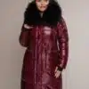 Art 920 | Wintermantel | weinrot | tailliert | glänzender | schwarzer Kragen | Waschbär | 40. DE-GR