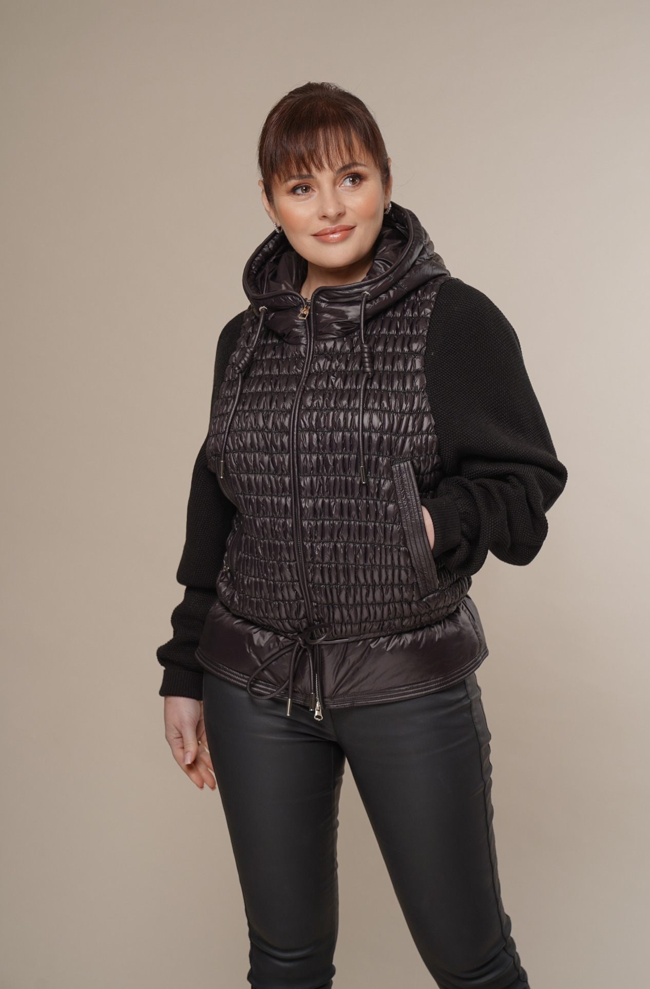 Art 228 | Steppjacke | Jacke | kurz | Damen | schwarz | Kapuze | Frühling | 36, 38, 40, 42, 44. DE-GR