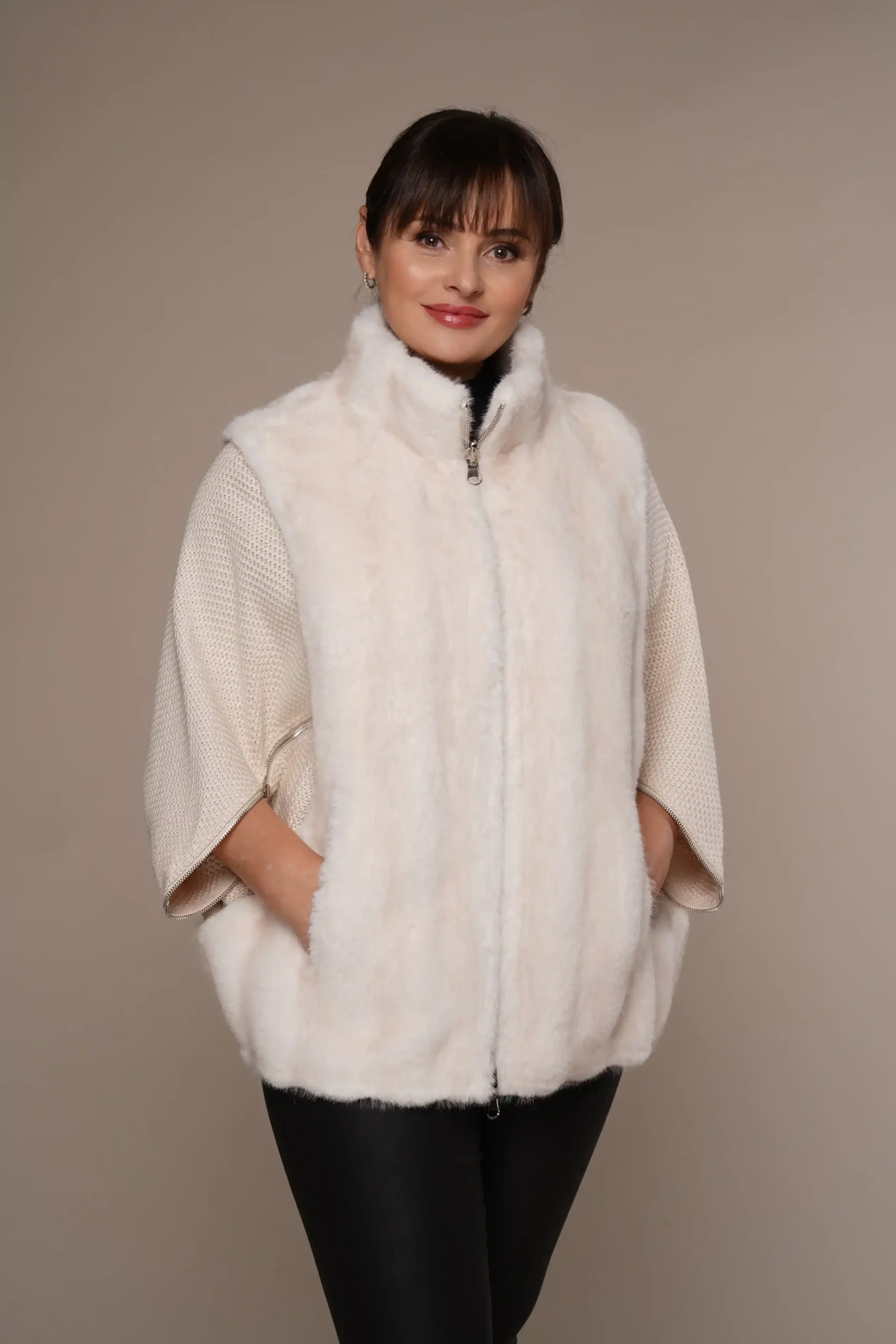 Art 085 | zweiseitige Übergangsjacke in Cremefarbe aus Kunstfell und Kunstleder bis 46. DE-GR