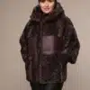 Art 119 | mit Kunstpelz kombinierte kurze raune Winterjacke in 36, 38, 40, 42, 44, 46. DE-GR