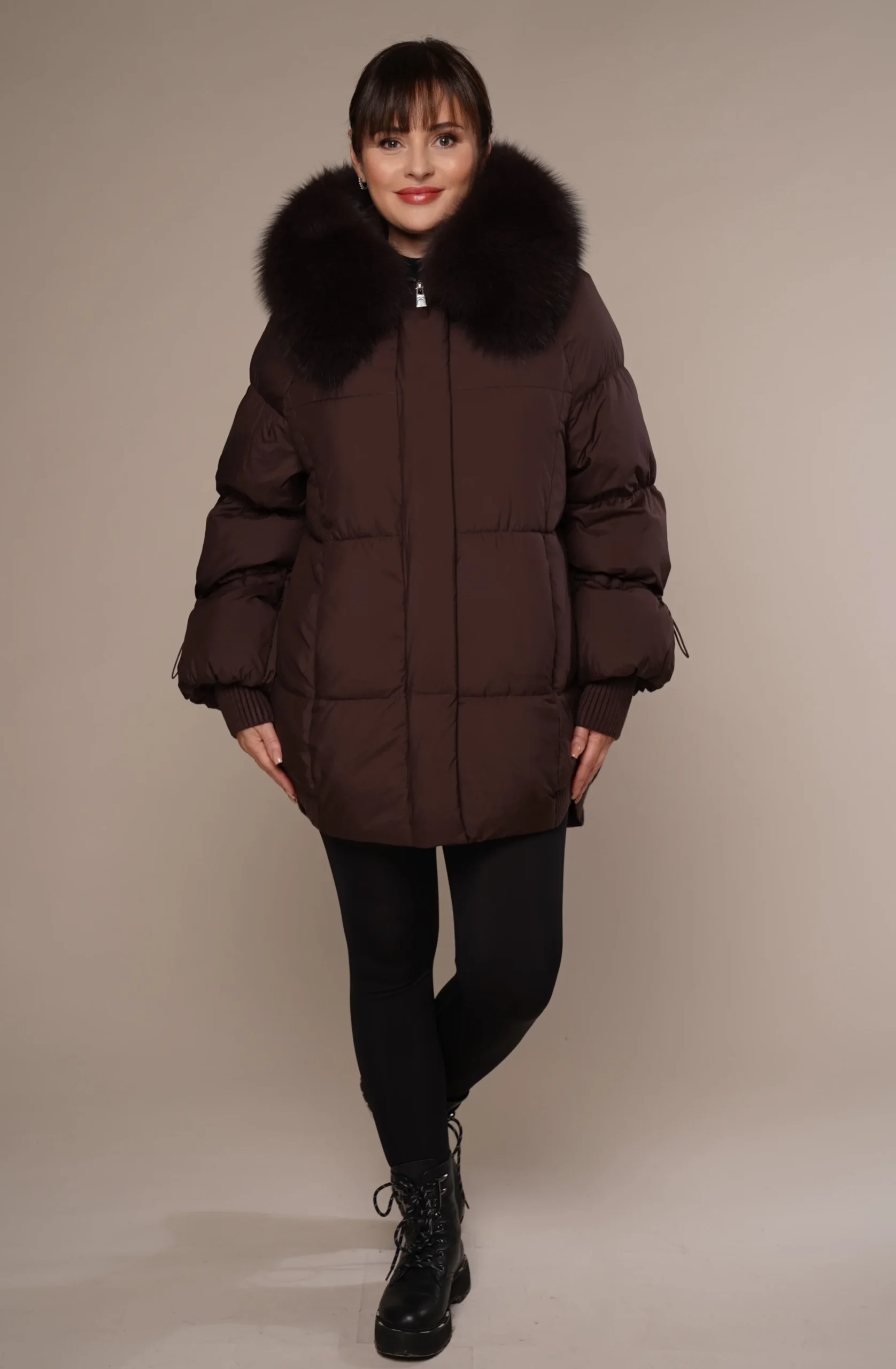 Art 897 | Winterjacke in schokoladenbraun mit Polarfuchskragen in 42, 44, 46, 48, 50. DE-GR